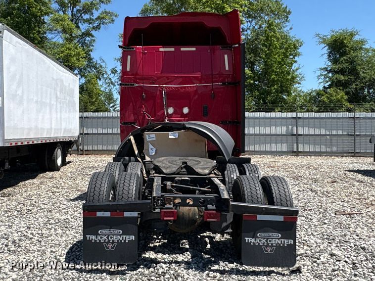 image for item YA3011 2018 International LT625 semi truck