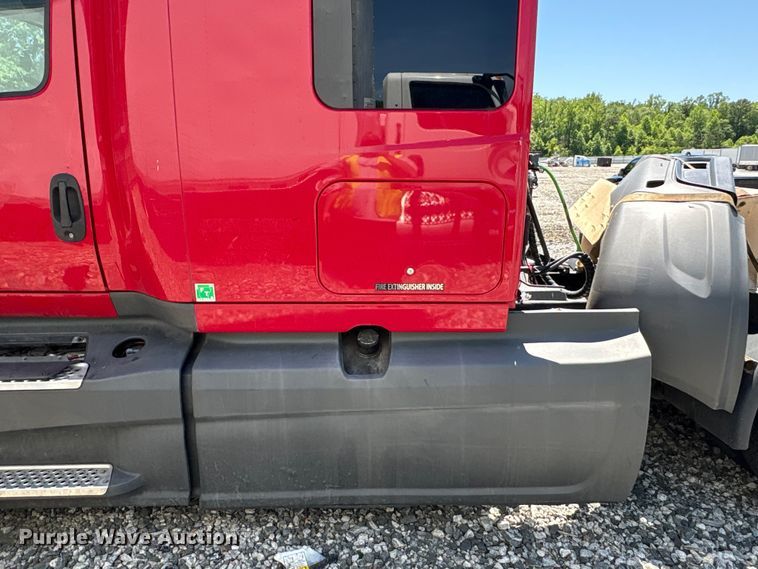 image for item YA3011 2018 International LT625 semi truck