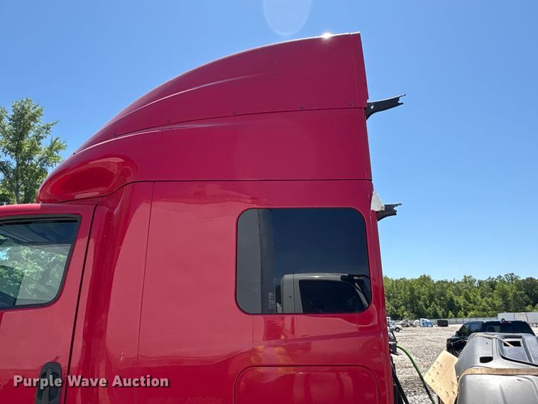 image for item YA3011 2018 International LT625 semi truck