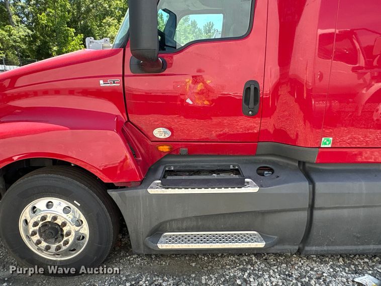 image for item YA3011 2018 International LT625 semi truck