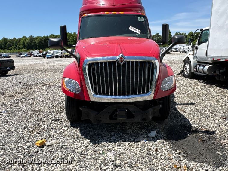 image for item YA3011 2018 International LT625 semi truck