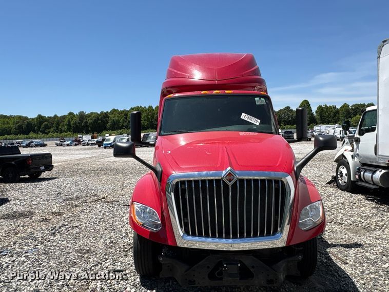 image for item YA3011 2018 International LT625 semi truck