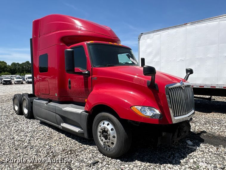 image for item YA3011 2018 International LT625 semi truck