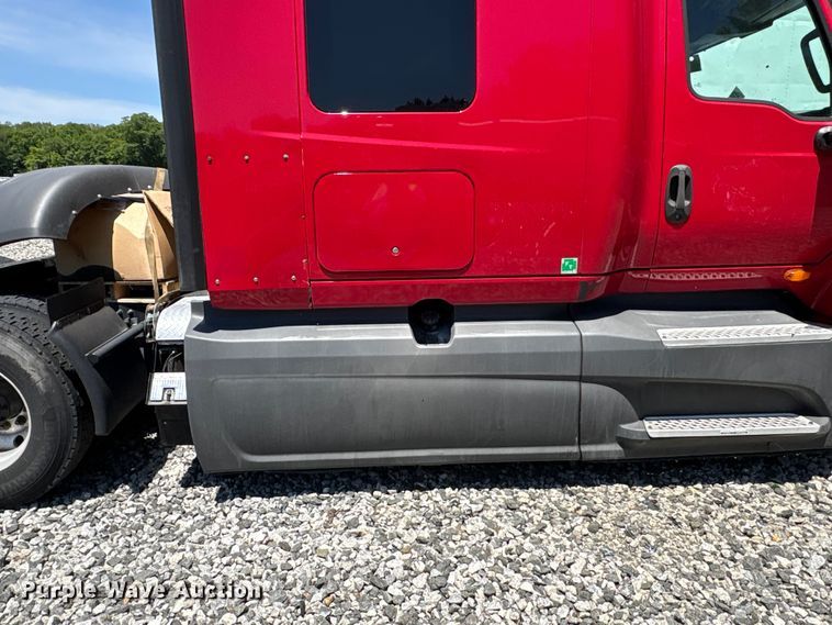 image for item YA3011 2018 International LT625 semi truck