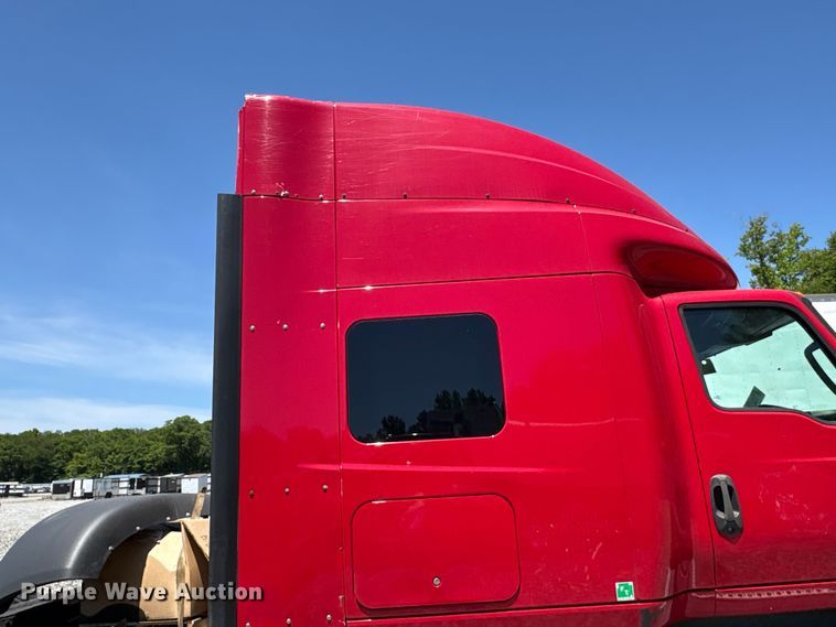 image for item YA3011 2018 International LT625 semi truck