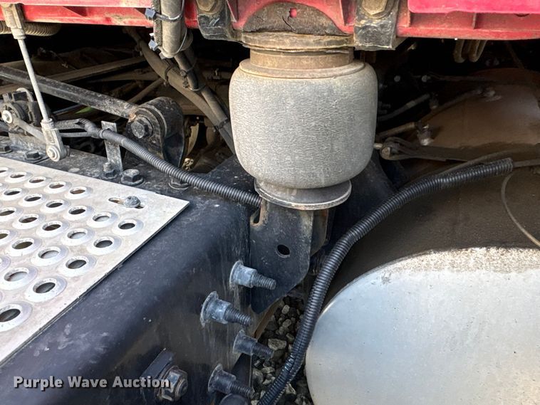 image for item YA3011 2018 International LT625 semi truck