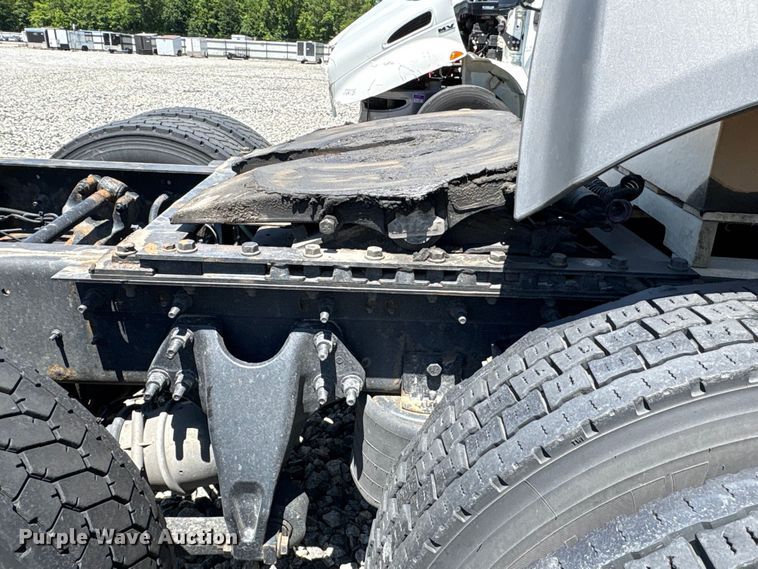image for item YA3011 2018 International LT625 semi truck