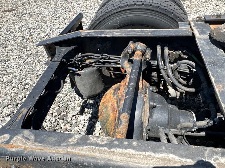 image for item YA3011 2018 International LT625 semi truck