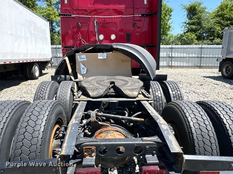image for item YA3011 2018 International LT625 semi truck