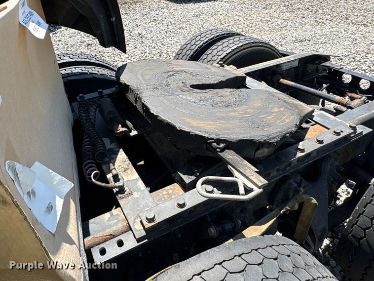 image for item YA3011 2018 International LT625 semi truck