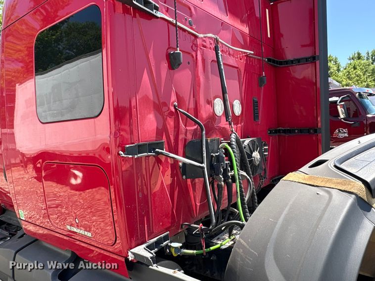 image for item YA3011 2018 International LT625 semi truck
