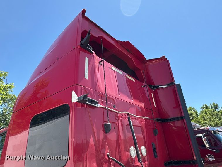image for item YA3011 2018 International LT625 semi truck