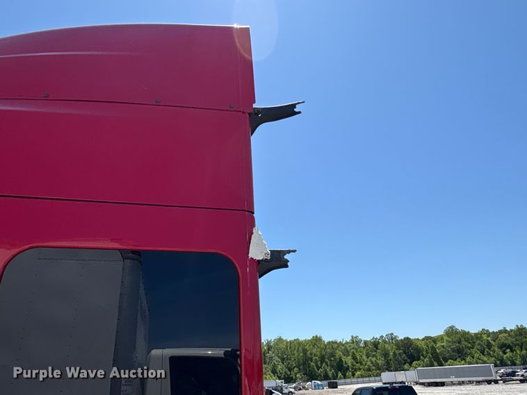 image for item YA3011 2018 International LT625 semi truck