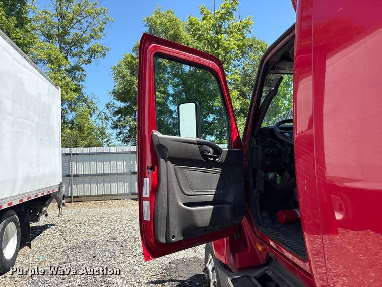 image for item YA3011 2018 International LT625 semi truck