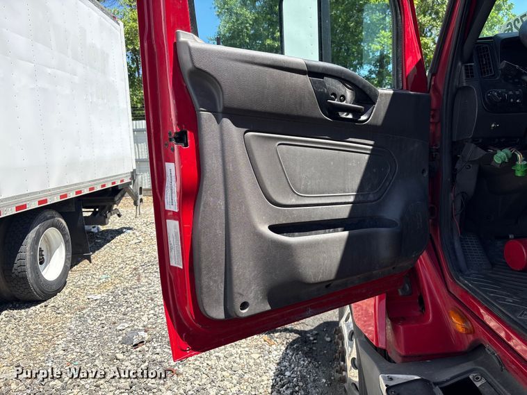 image for item YA3011 2018 International LT625 semi truck