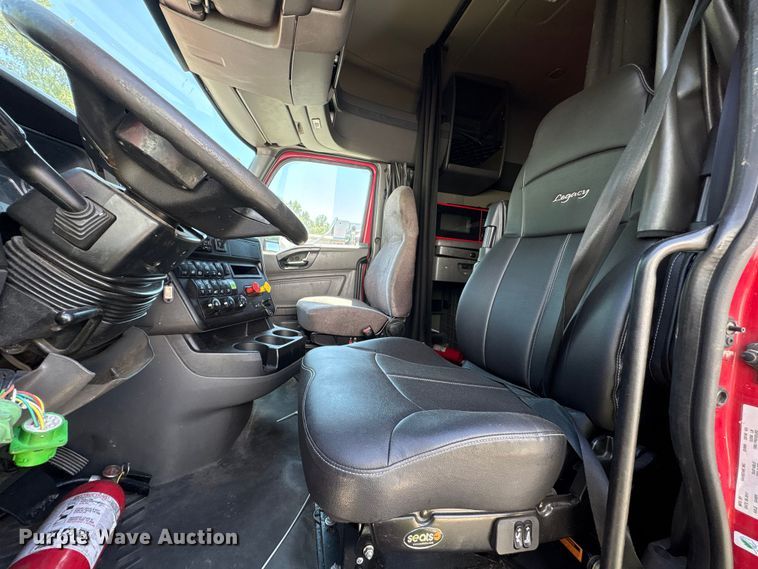 image for item YA3011 2018 International LT625 semi truck