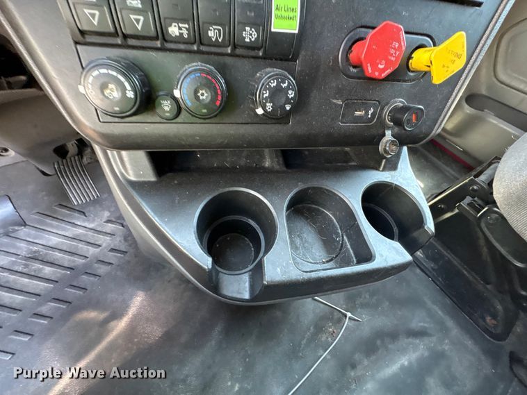 image for item YA3011 2018 International LT625 semi truck