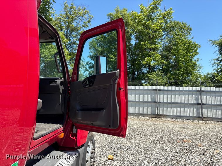 image for item YA3011 2018 International LT625 semi truck