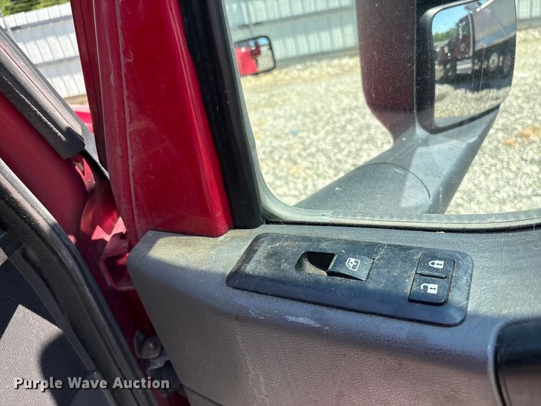 image for item YA3011 2018 International LT625 semi truck