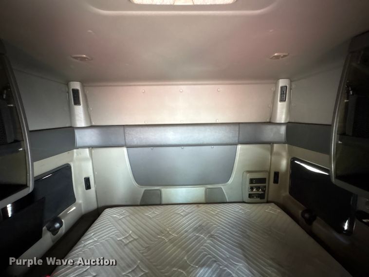 image for item YA3011 2018 International LT625 semi truck