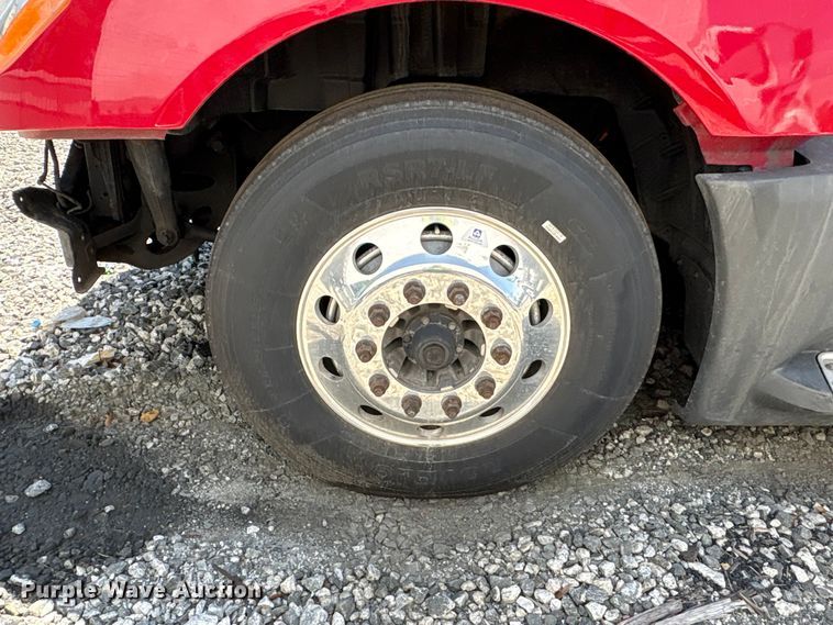 image for item YA3011 2018 International LT625 semi truck