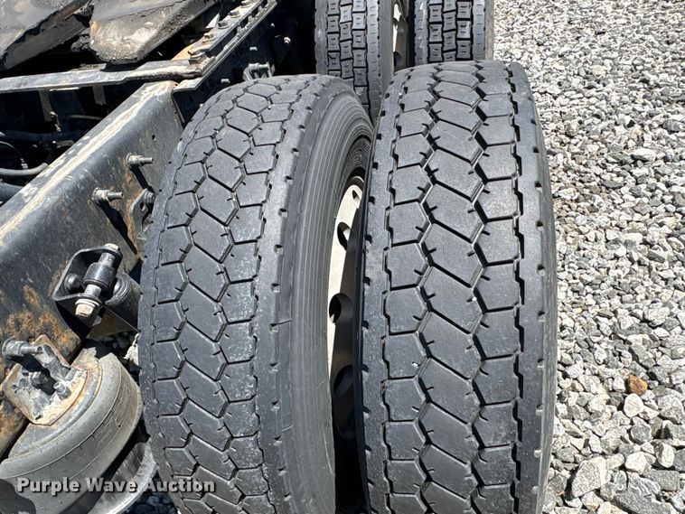 image for item YA3011 2018 International LT625 semi truck