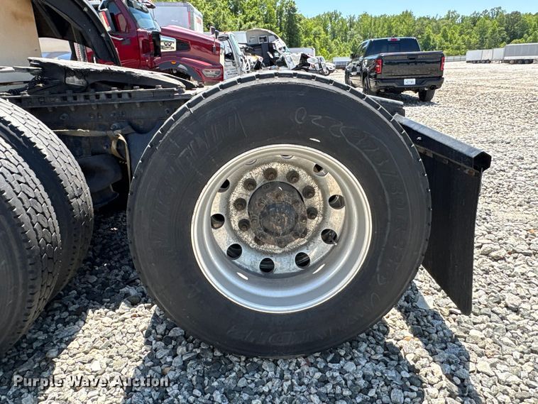 image for item YA3011 2018 International LT625 semi truck