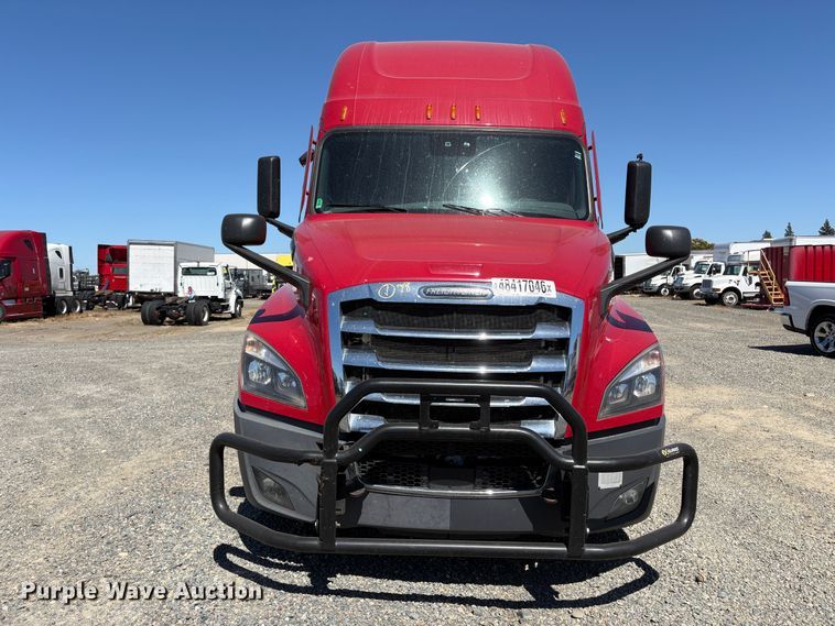 image for item YA3039 2021 Freightliner Cascadia semi truck