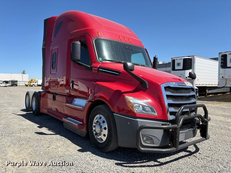 image for item YA3039 2021 Freightliner Cascadia semi truck