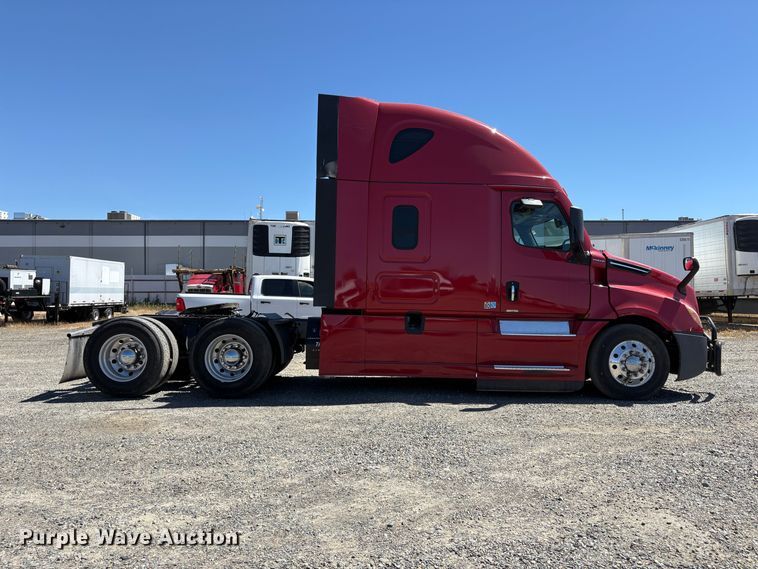 image for item YA3039 2021 Freightliner Cascadia semi truck