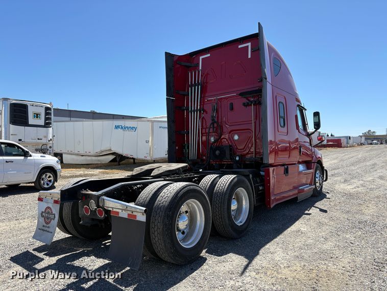 image for item YA3039 2021 Freightliner Cascadia semi truck