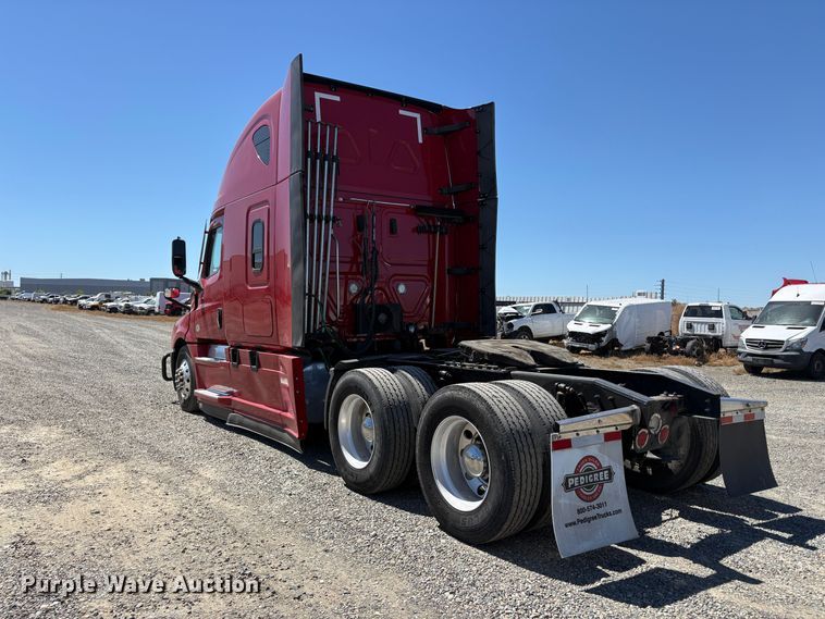 image for item YA3039 2021 Freightliner Cascadia semi truck
