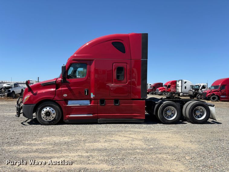 image for item YA3039 2021 Freightliner Cascadia semi truck
