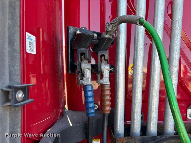image for item YA3039 2021 Freightliner Cascadia semi truck