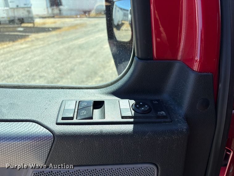 image for item YA3039 2021 Freightliner Cascadia semi truck