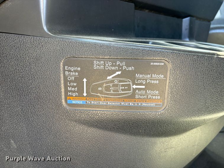image for item YA3039 2021 Freightliner Cascadia semi truck