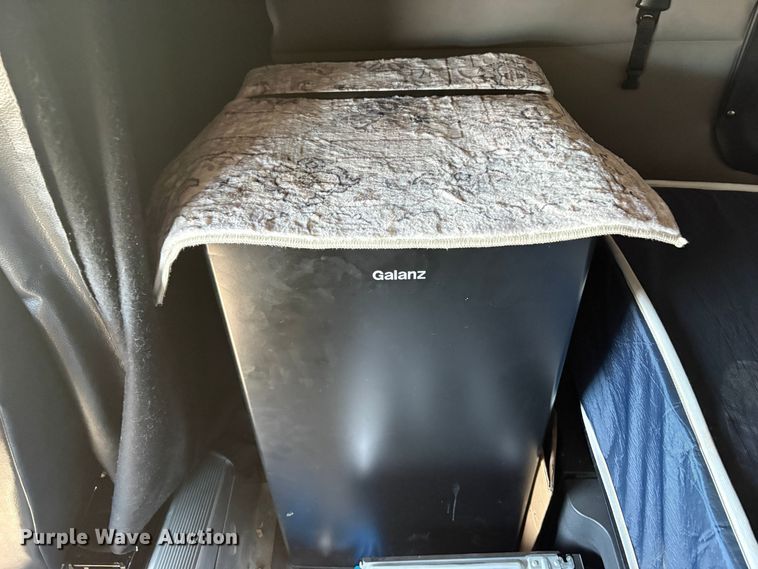 image for item YA3039 2021 Freightliner Cascadia semi truck