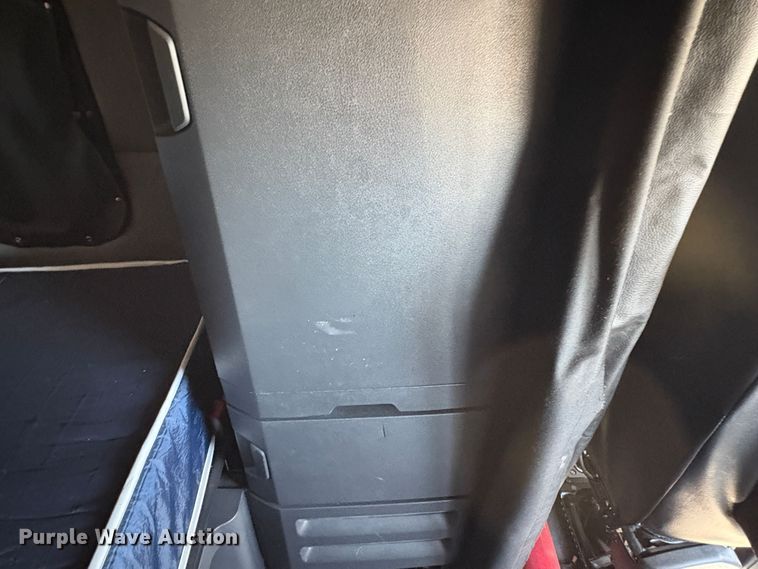 image for item YA3039 2021 Freightliner Cascadia semi truck