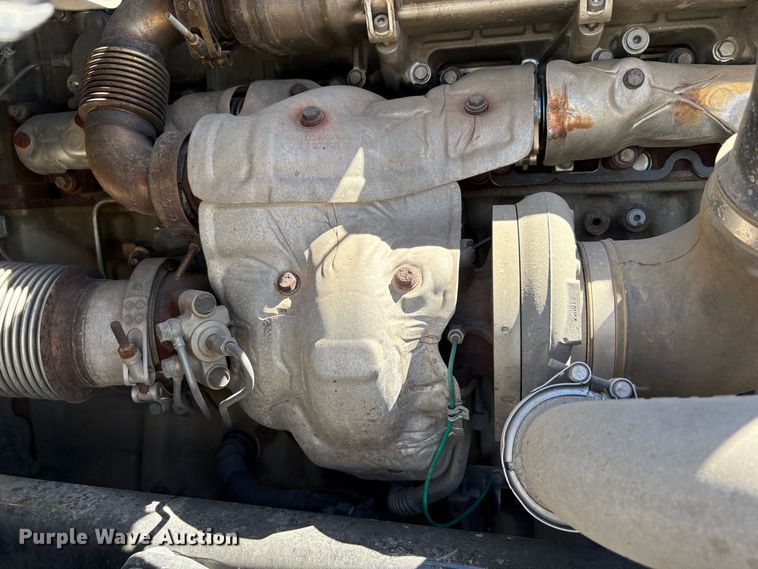 image for item YA3039 2021 Freightliner Cascadia semi truck