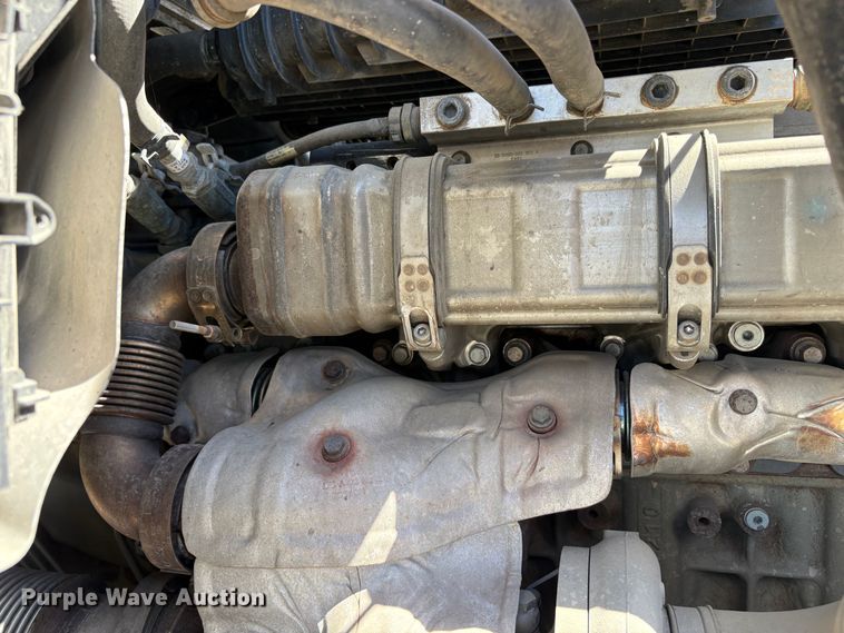 image for item YA3039 2021 Freightliner Cascadia semi truck
