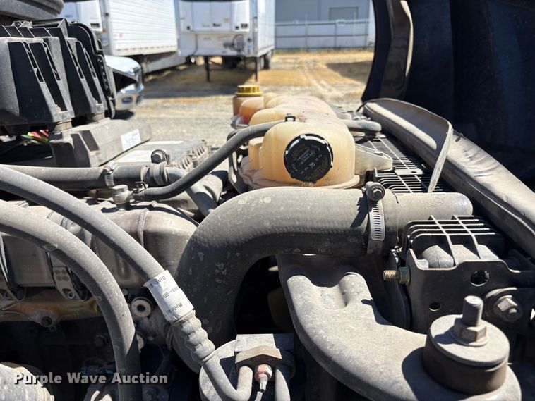 image for item YA3039 2021 Freightliner Cascadia semi truck