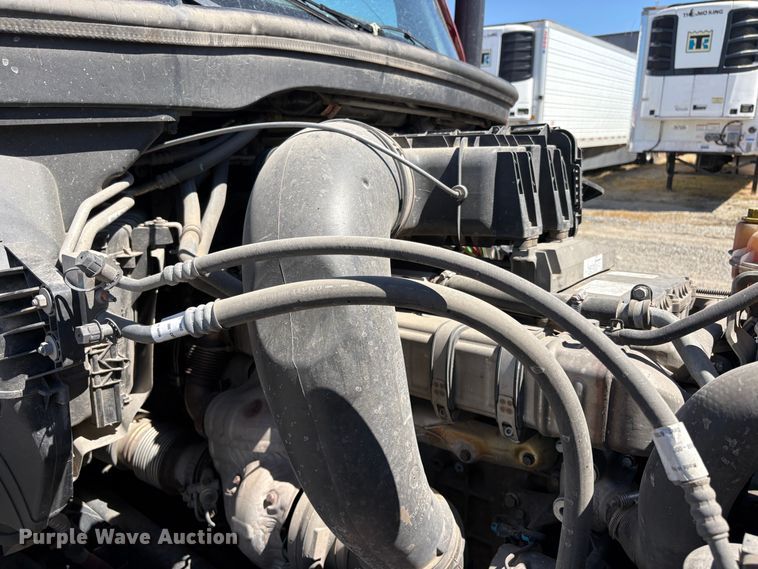 image for item YA3039 2021 Freightliner Cascadia semi truck