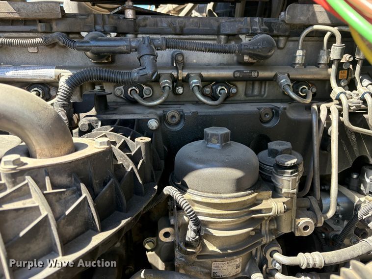 image for item YA3039 2021 Freightliner Cascadia semi truck
