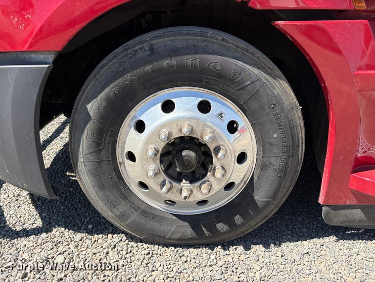 image for item YA3039 2021 Freightliner Cascadia semi truck