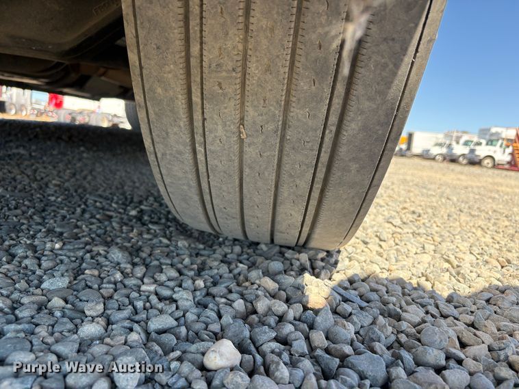 image for item YA3039 2021 Freightliner Cascadia semi truck