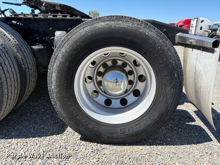 image for item YA3039 2021 Freightliner Cascadia semi truck
