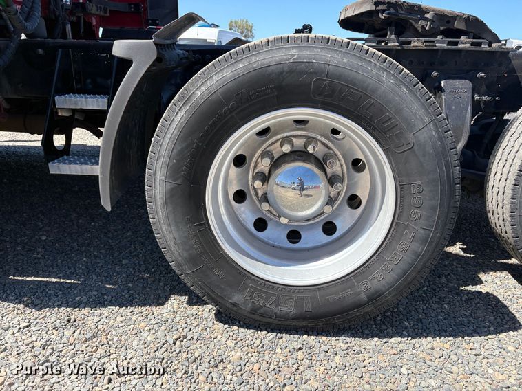 image for item YA3039 2021 Freightliner Cascadia semi truck