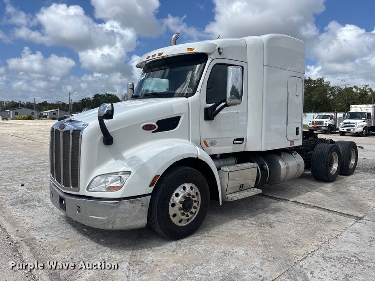 image for item YA3196 2017 Peterbilt 579 semi truck