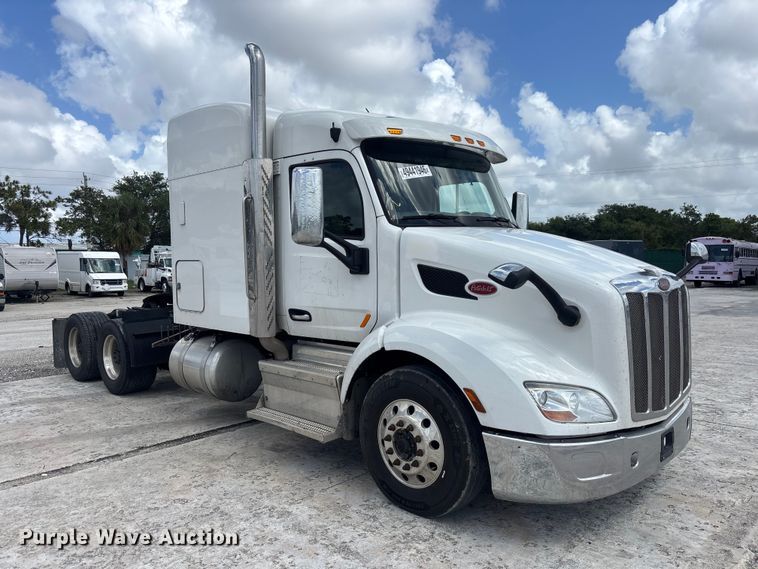 image for item YA3196 2017 Peterbilt 579 semi truck