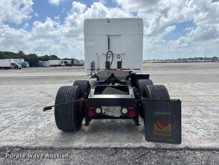 image for item YA3196 2017 Peterbilt 579 semi truck